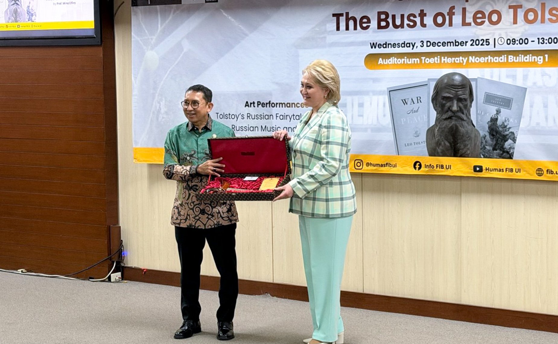 Делегация Совета Федерации в Университете Индонезии в Джакарте приняла участие в церемонии открытия бюста Л.Н. Толстому