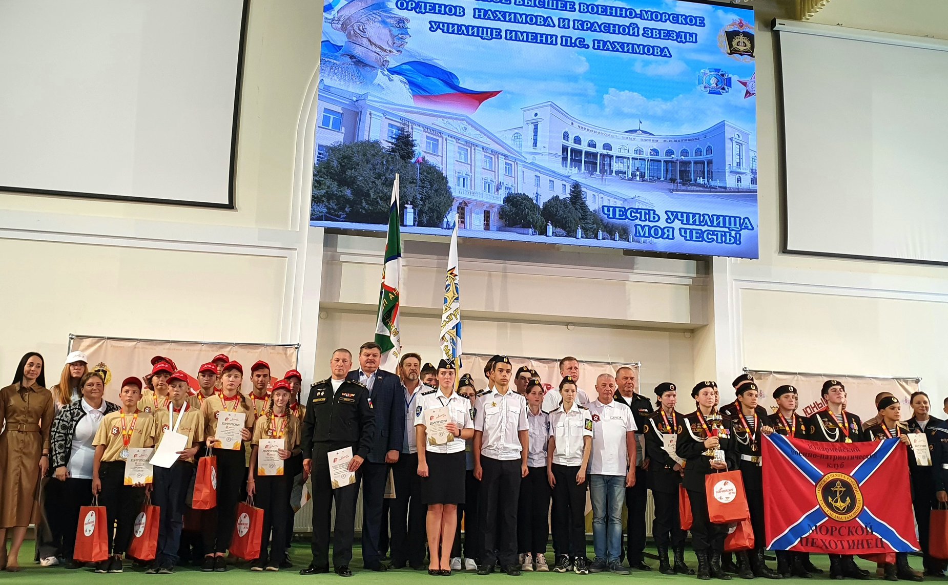 Сергей Колбин вручил дипломы и награды победителям конкурса «Юный водолаз»