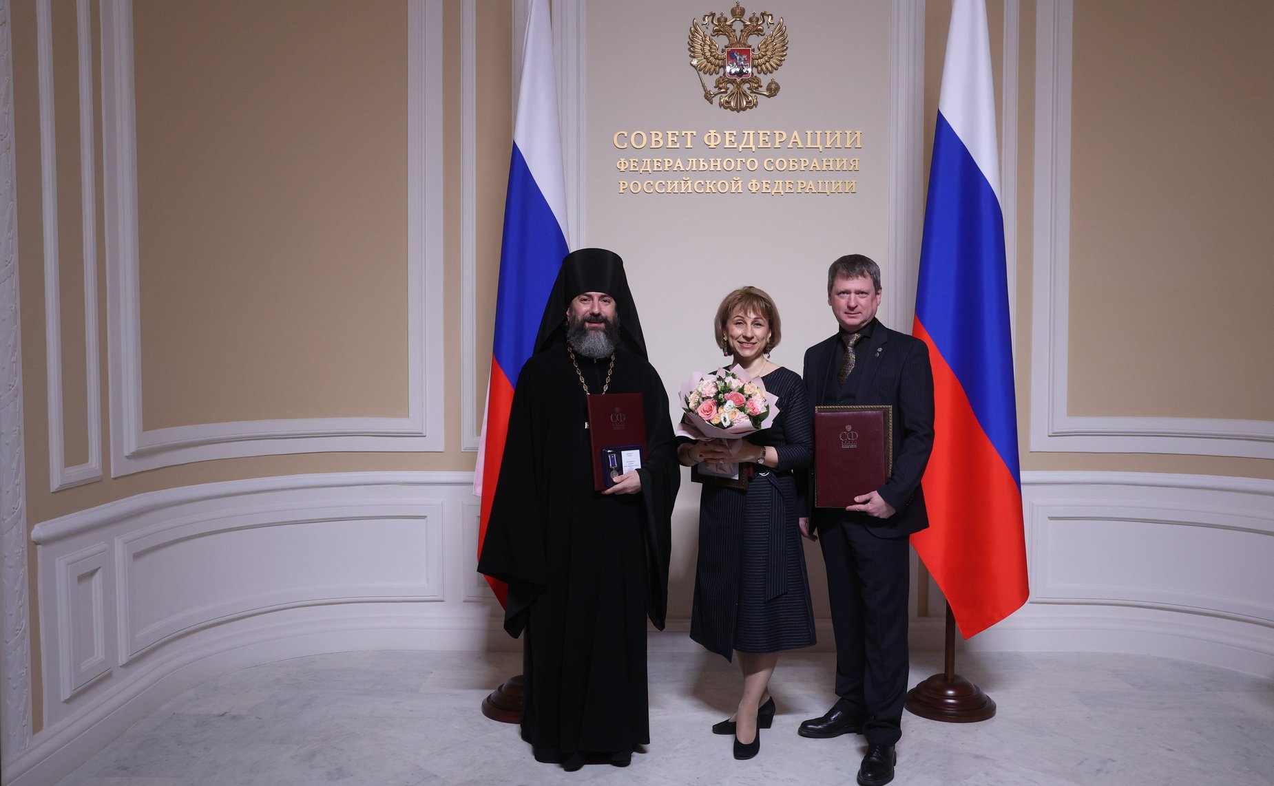 Церемония награждения участников X Парламентских встреч в рамках XXX Международных образовательных чтений на тему: «К 350-летию со дня рождения Петра I: секулярный мир и религиозность»