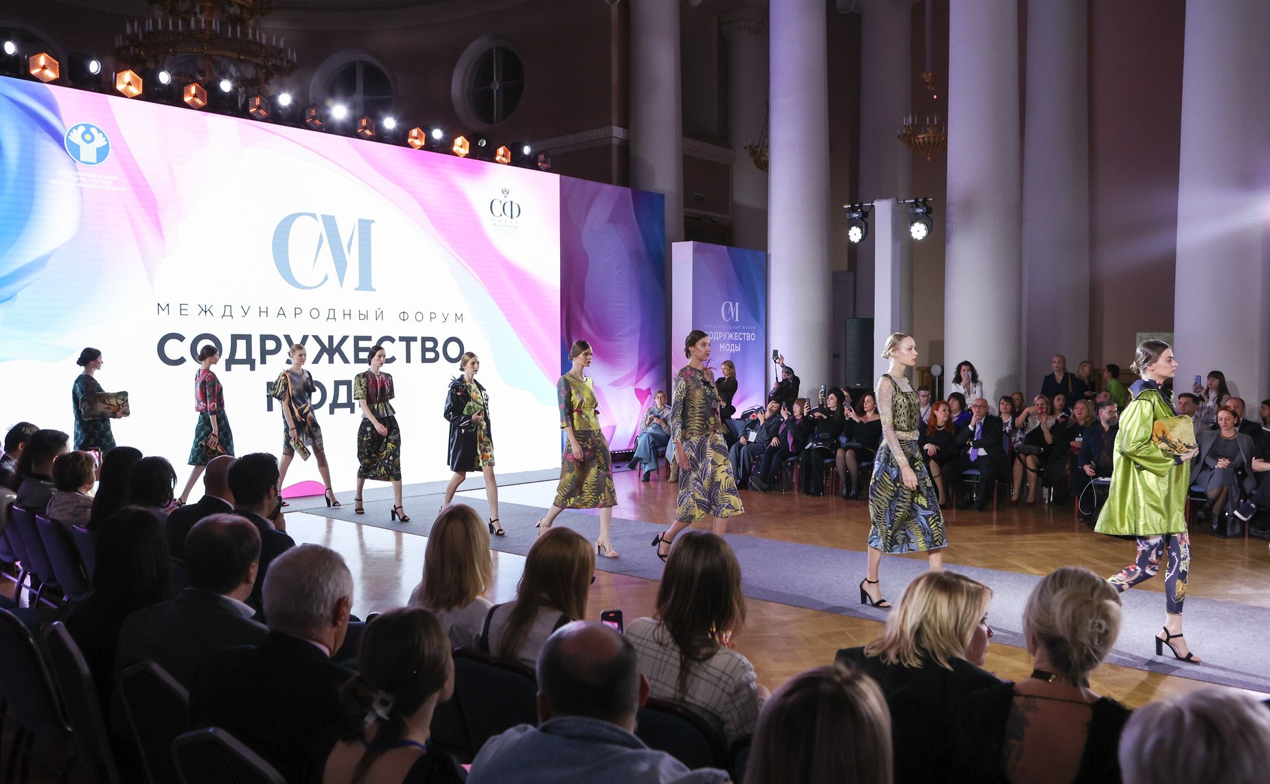 Модное шоу российских дизайнеров. III международный форум «Содружество моды»