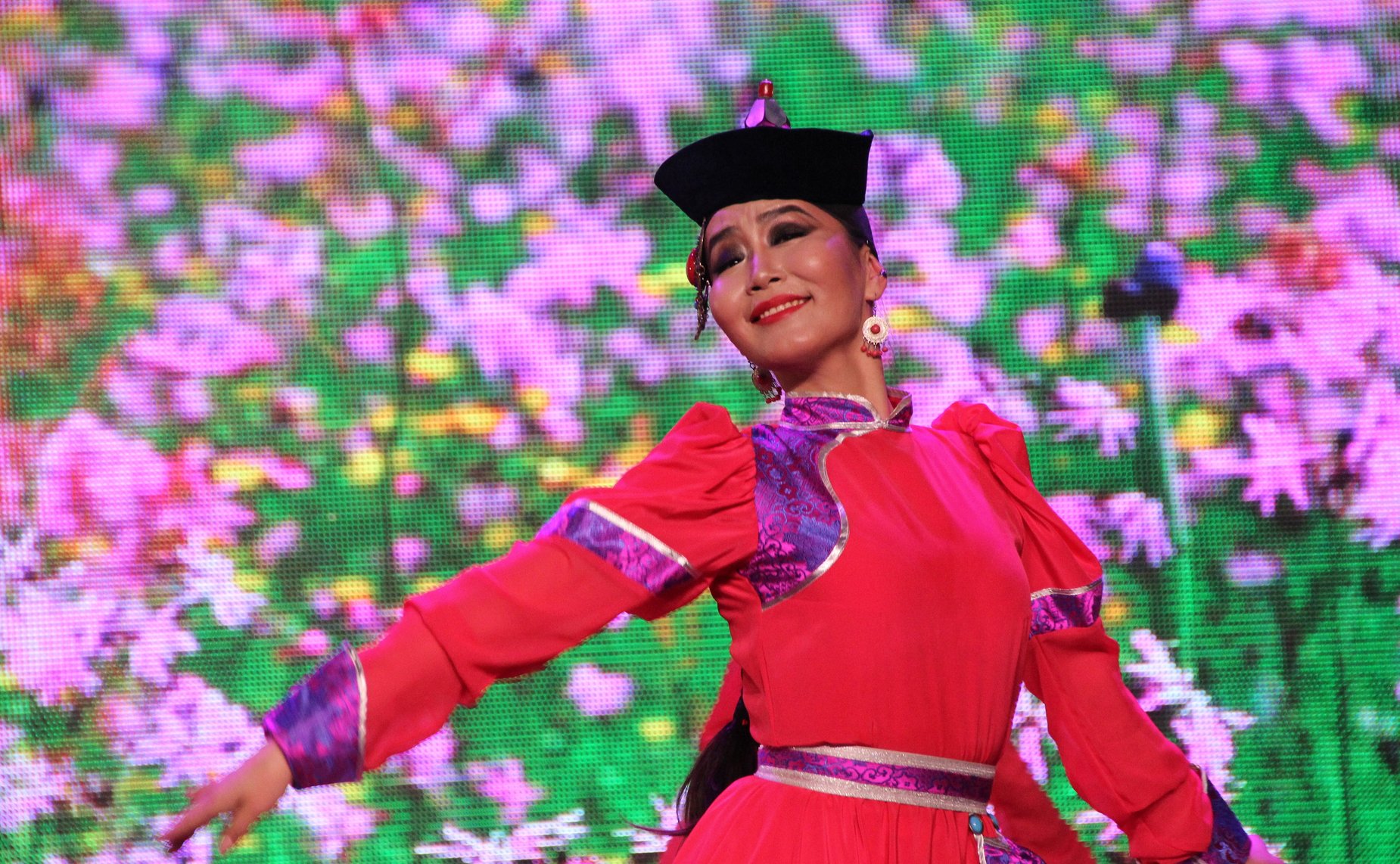 Баир Жамсуев принял участие в прошедшем в регионе благотворительном концерте в поддержку участников спецоперации