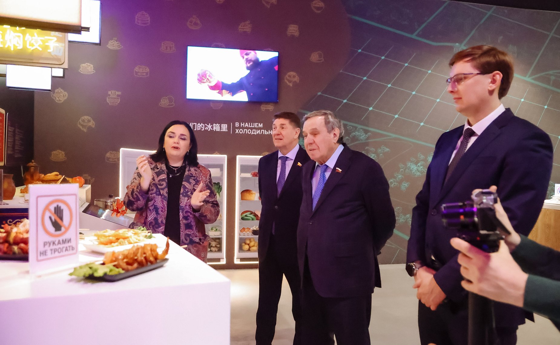 Сенаторы РФ посетили Дом Российско-Китайской дружбы и ознакомились с проектами строительства трансграничной канатной дороги через реку Амур и международного конгрессного выставочного центра, гостиничного комплекса