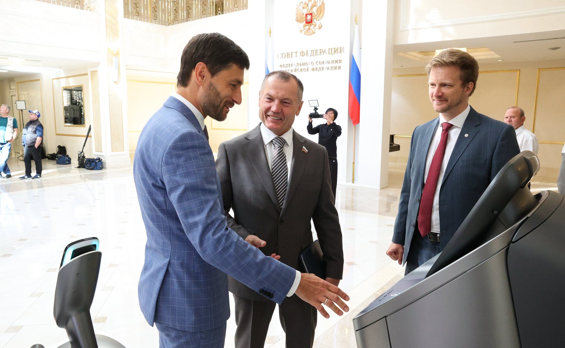 Валентина Матвиенко и Герман Греф осмотрели выставку «Сбербанка России»