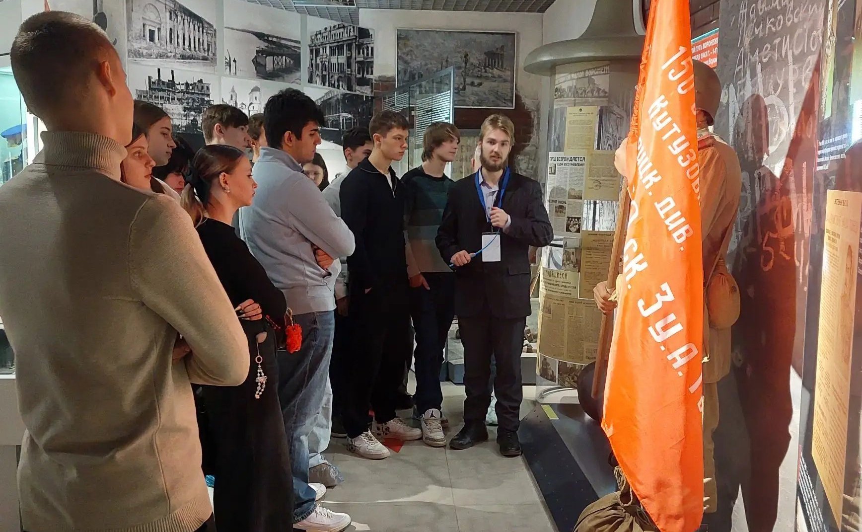 При поддержке Владимира Нетёсова обучающиеся 10-го и 11-го класса МБОУ СОШ № 91 приняли участие в уроке мужества, посвященном 83-годовщине освобождения города Воронежа от фашистских захватчиков