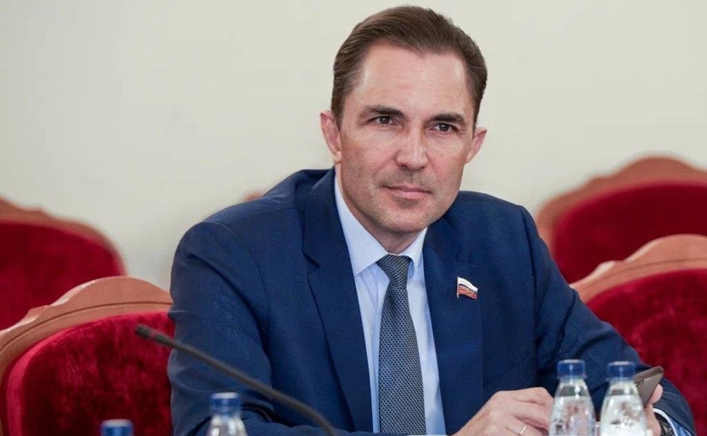 Андрей Хапочкин принял участие в круглом столе, организованном Государственной Думой, на котором законодатели обсудили поправки в закон «Об образовании в Российской Федерации»