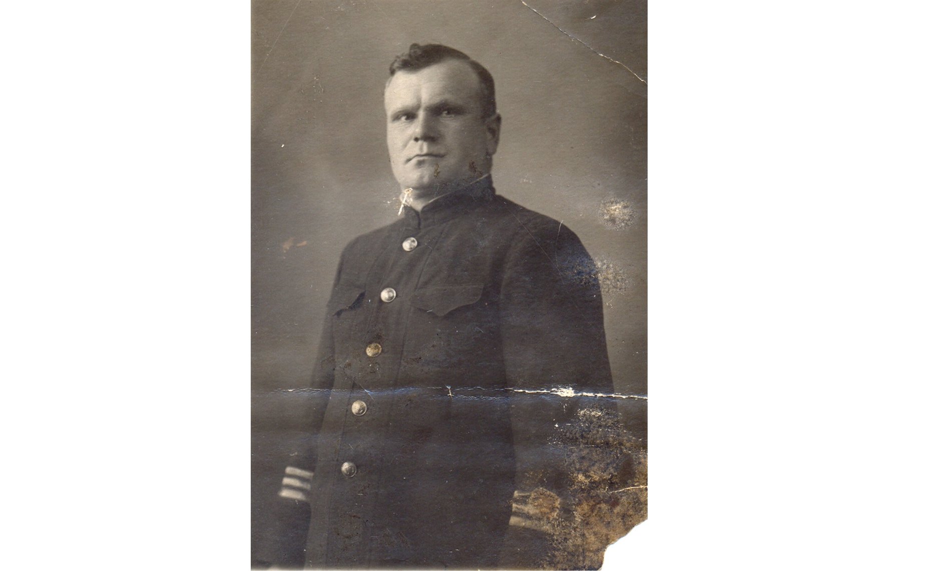 Федор Михайлович Шилин (1905–1942). Накануне войны служил в Измаиле, командир по боевой подготовке в Штабе дунайской военной флотилии. Участник обороны Одессы, Евпатории, Севастополя. 3 июля 1942 г. пропал без вести. Дед сенатора Е. Алтабаевой