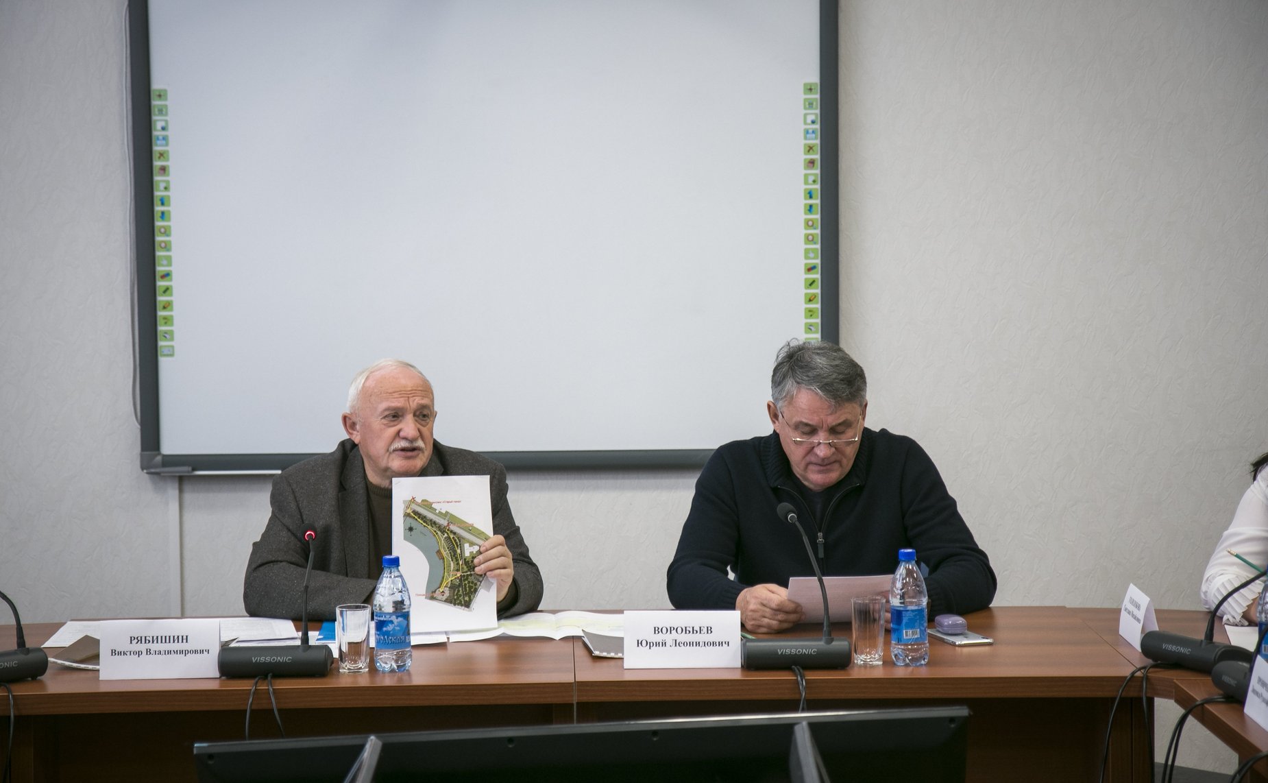 Ю. Воробьев проинспектировал ход работ по строительству набережной Вытегры