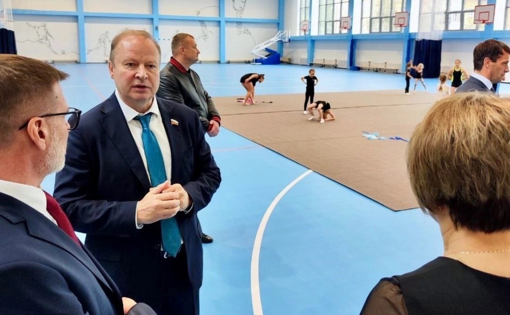 Виктор Шептий осмотрел новое здание гимназии №40 в Екатеринбурге