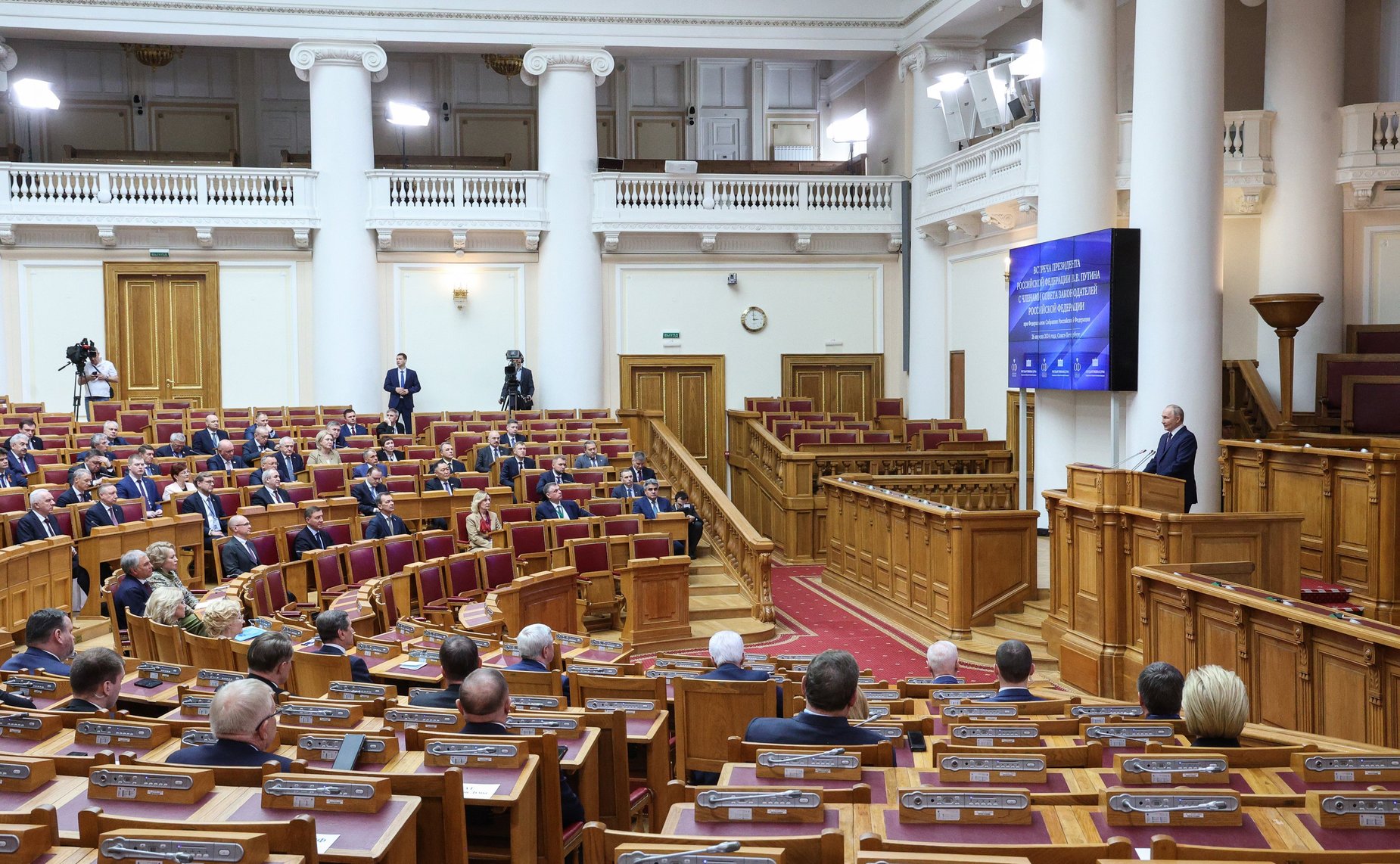 Президент Российской Федерации Владимир Путин встретился с членами Совета законодателей РФ при Федеральном Собрании