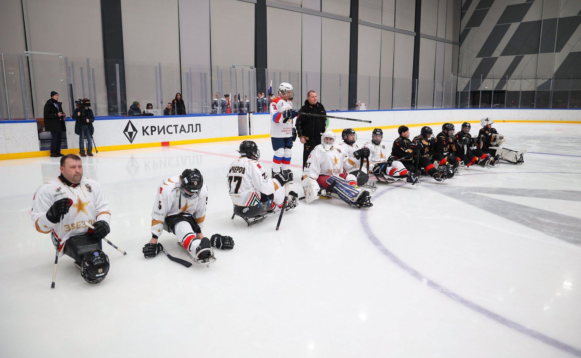 Валентина Матвиенко посетила тренировку команды по следж-хоккею из Санкт-Петербурга, в составе которой ветераны СВО