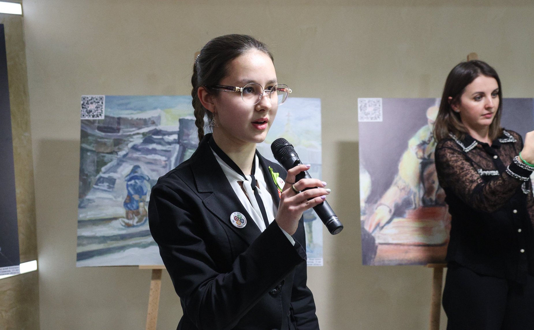 В Совете Федерации открылась выставка картин победителей конкурса детского рисунка, посвященного 80-летию прорыва блокады Ленинграда «Жизнь, деленная на граммы»