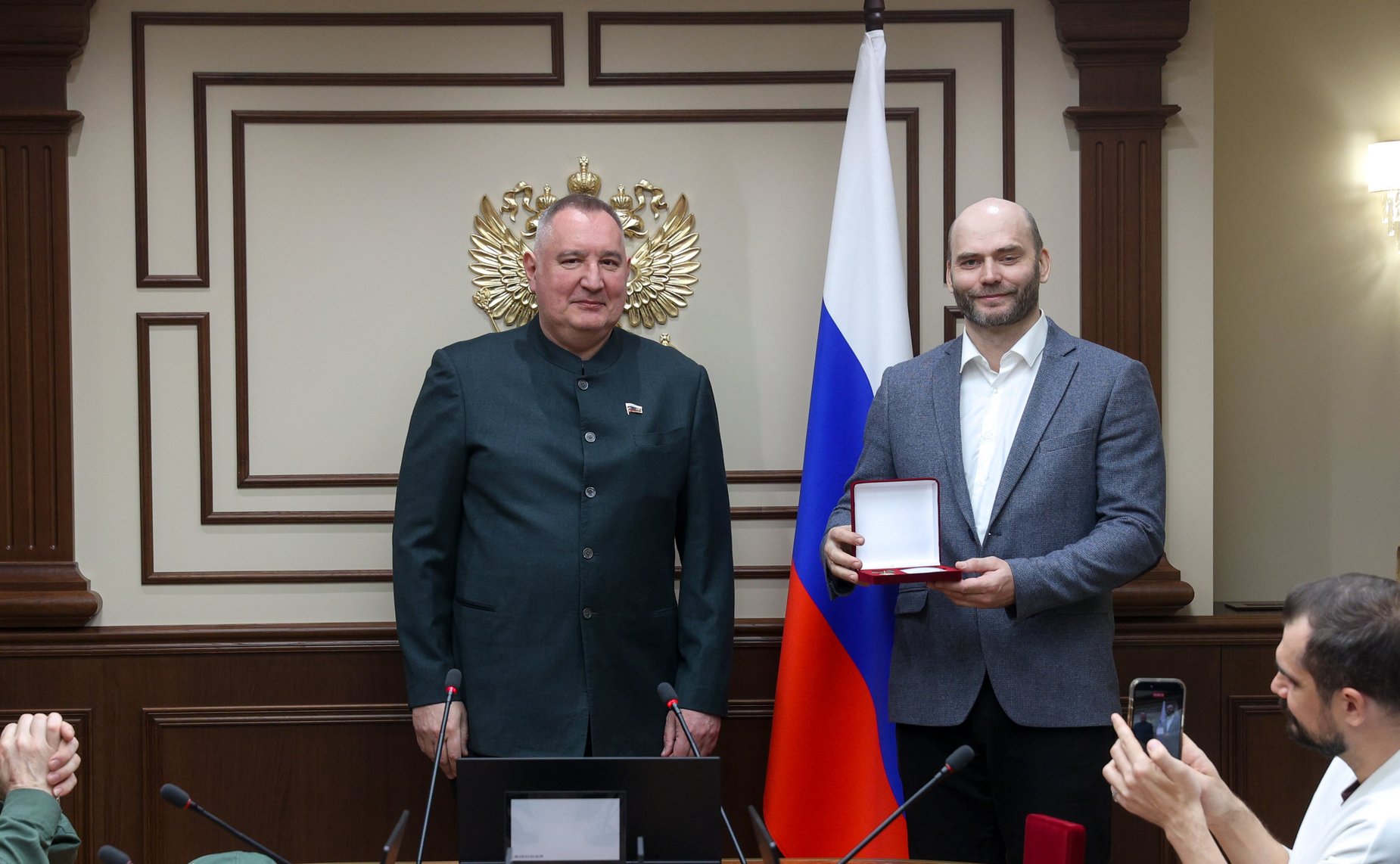 Церемония награждения медалью ордена «За заслуги перед Запорожской областью» съемочной группы художественного фильма «СВОИ. Баллада о войне» и музыкального коллектива «Звездный десант»