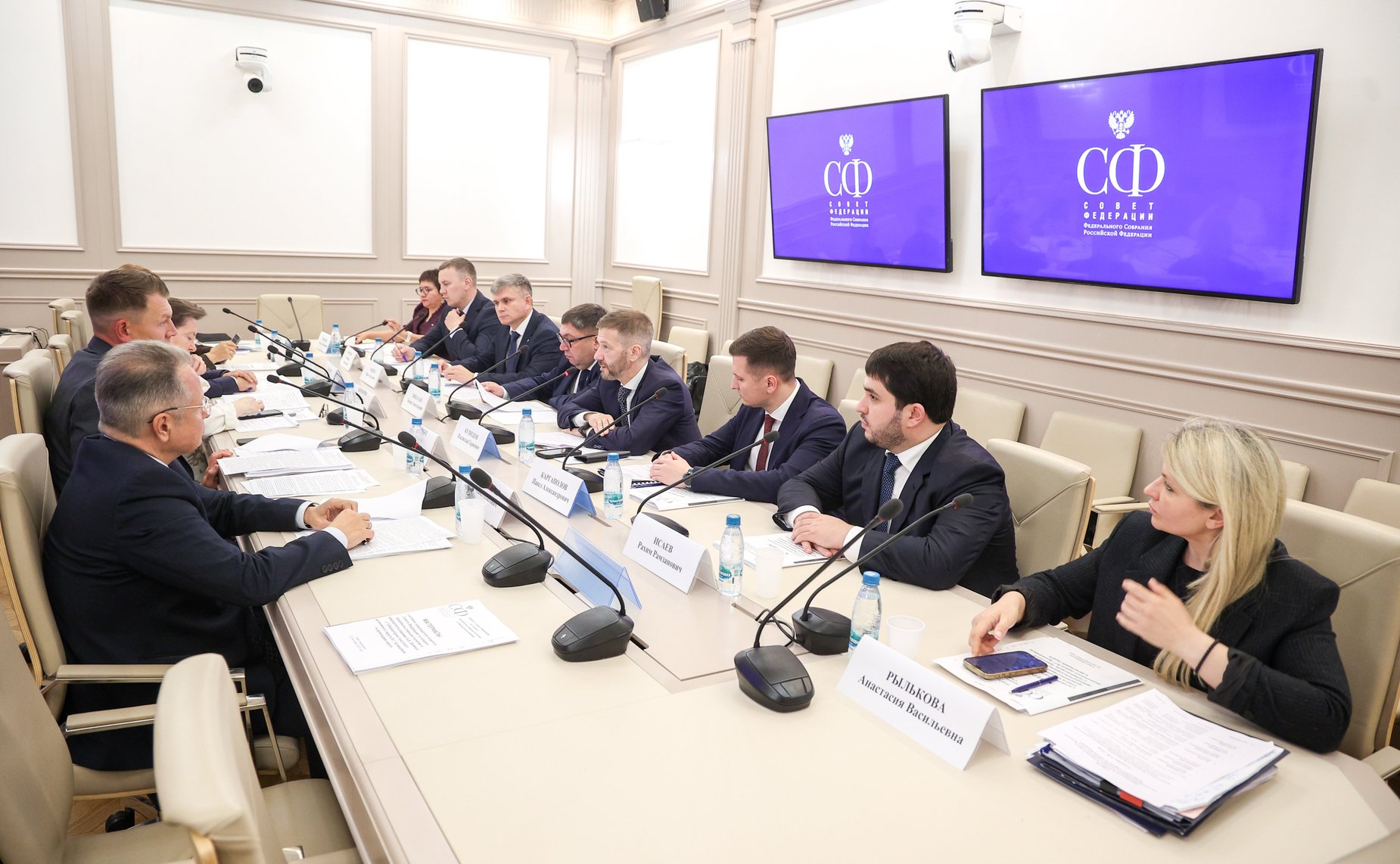 Встреча председателя Комитета СФ по аграрно-продовольственной политике и природопользованию Александра Двойных с Губернатором Чукотского автономного округа Владиславом Кузнецовым