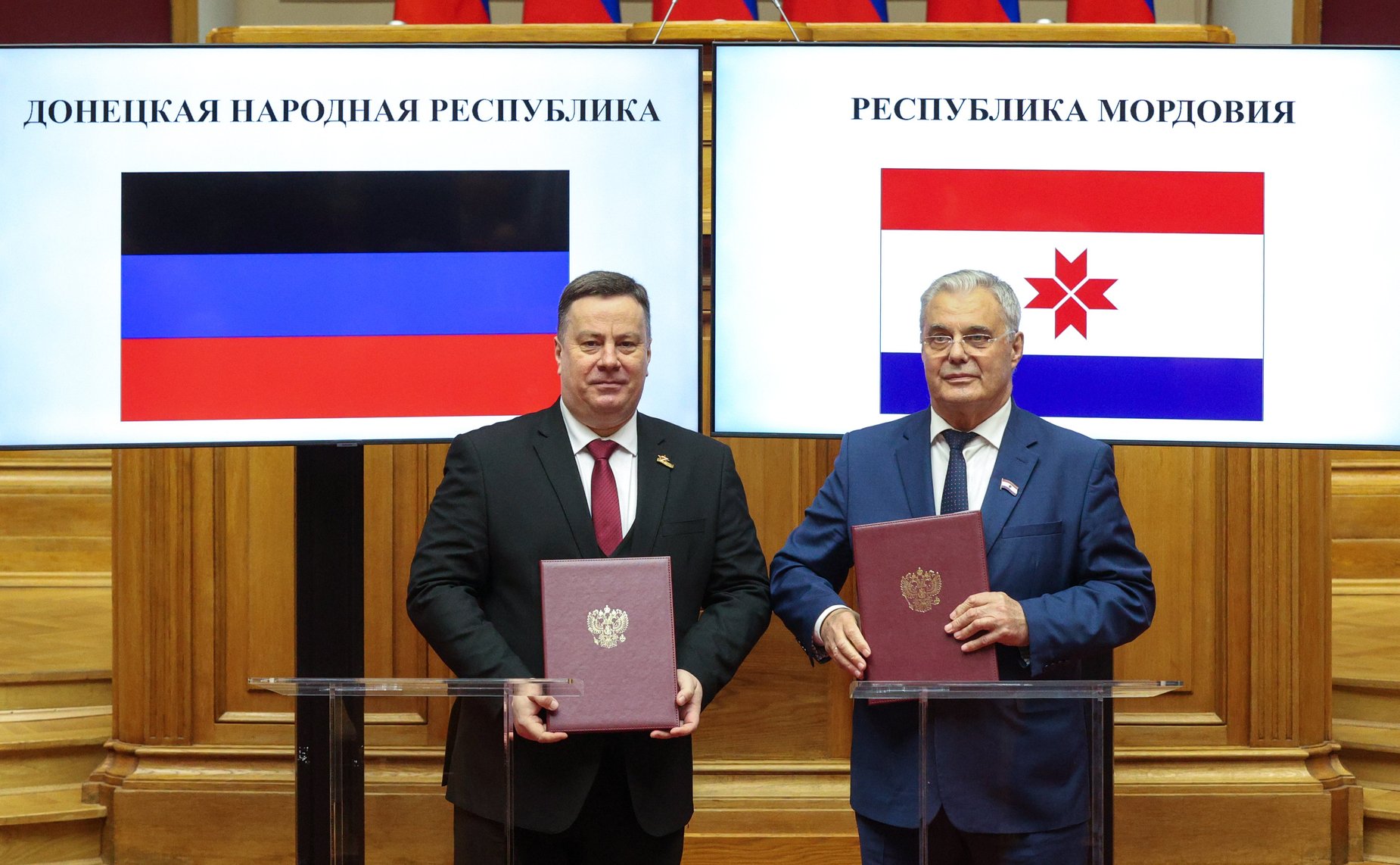 Церемония подписания соглашений о сотрудничестве между законодательными органами субъектов Российской Федерации