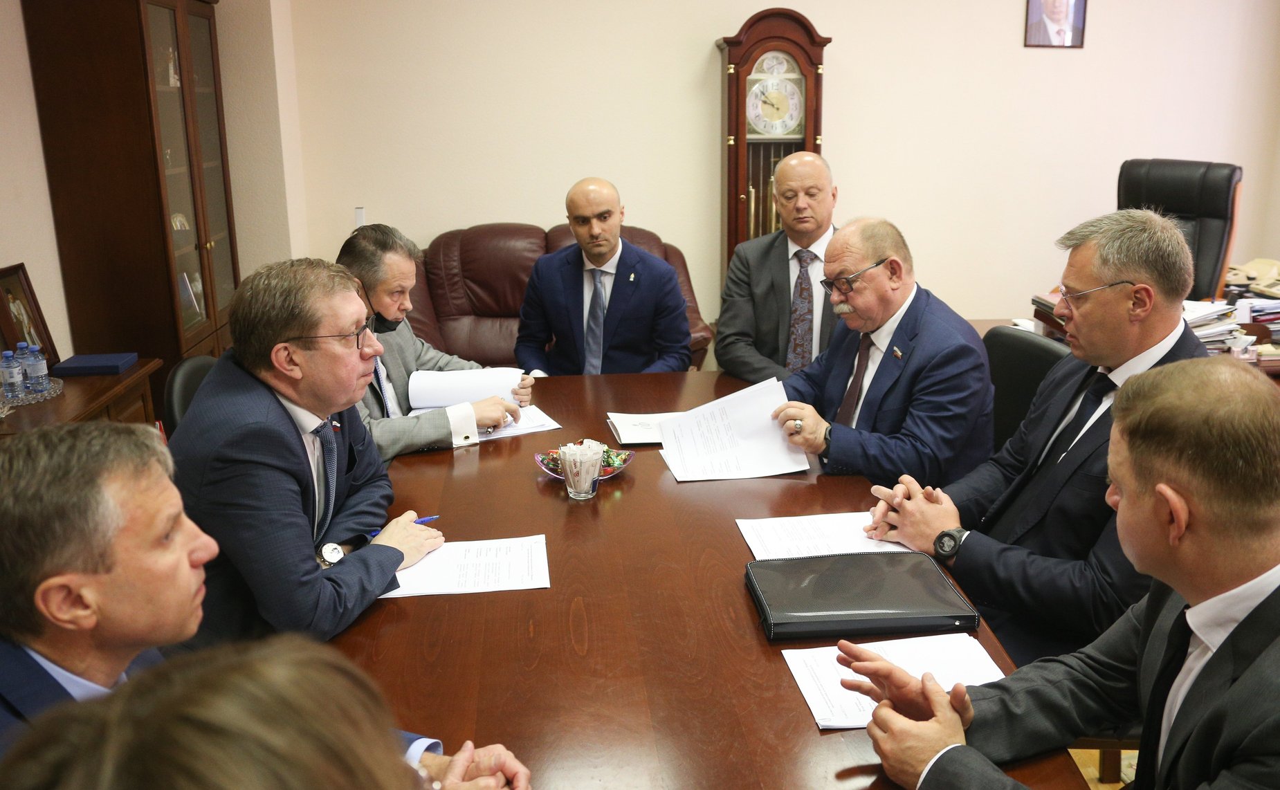 Рабочая встреча председателя Алексея Майорова Комитета СФ по аграрно-продовольственной политике и природопользованию с представителями делегации Астраханской области во главе с губернатором