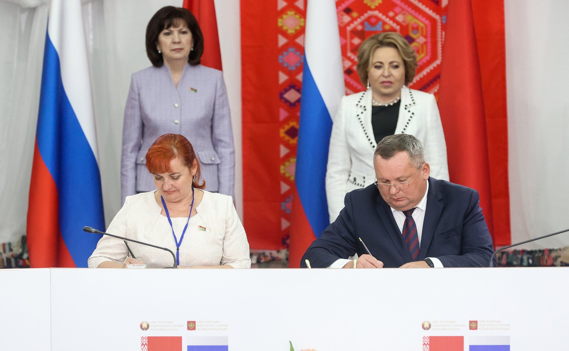 Подписание документов о сотрудничестве между исполнительными и законодательными органами власти, областными исполнительными комитетами, областными советами депутатов Республики Беларусь, а также организациями двух стран