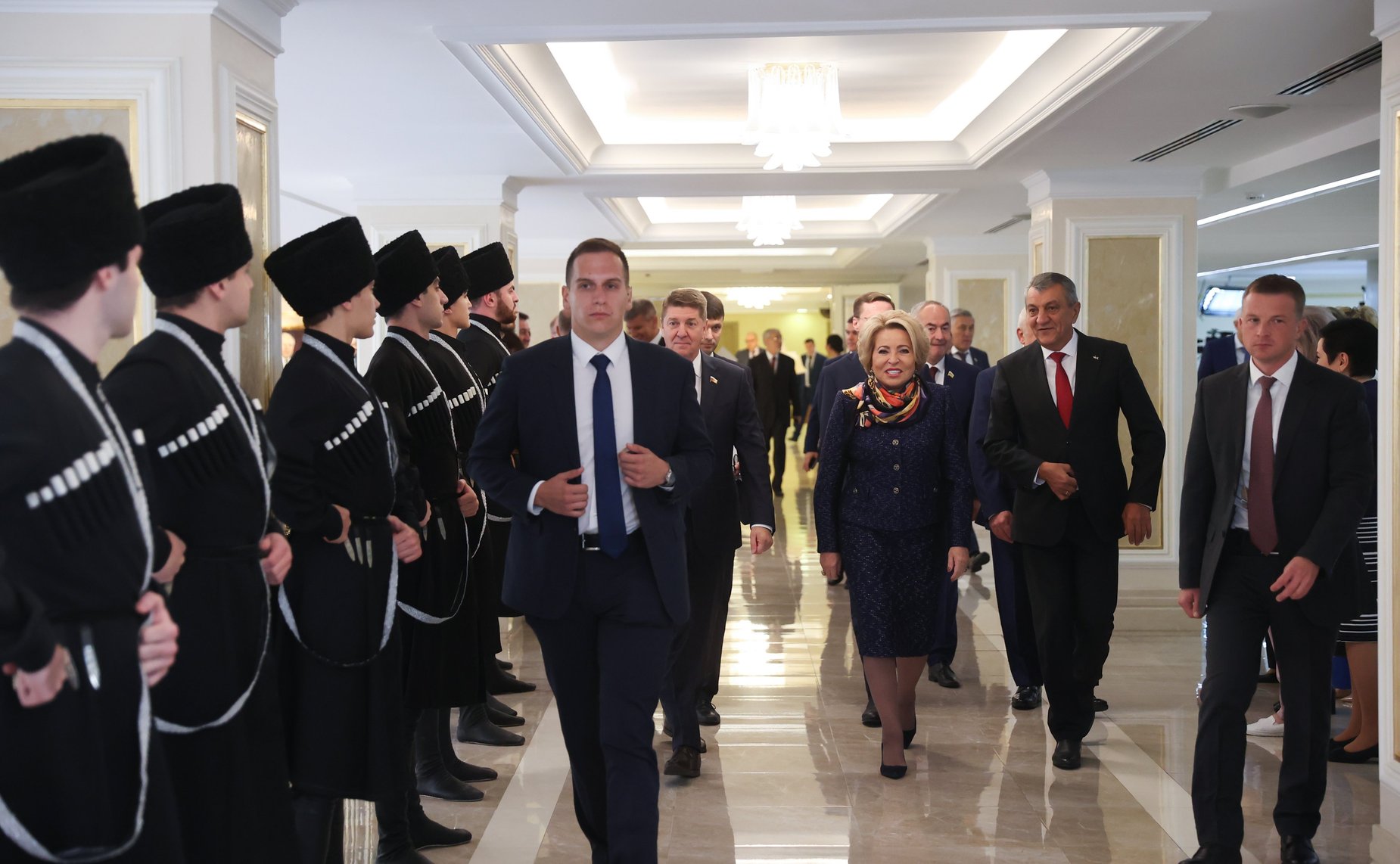 Валентина Матвиенко и Сергей Меняйло осмотрели выставку, посвященную истории и культуре Республики Северная Осетия – Алания, а также перспективным направлениям ее развития