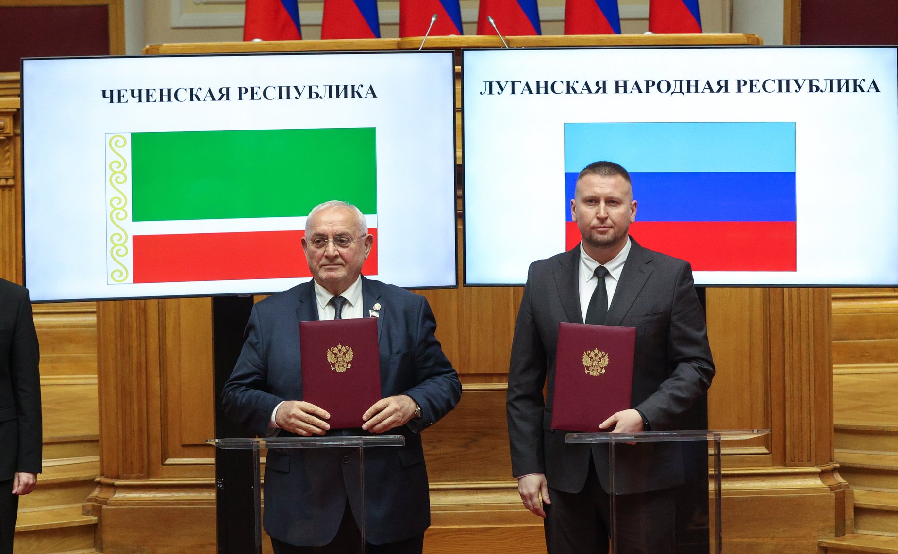 Церемония подписания соглашений о сотрудничестве между законодательными органами субъектов Российской Федерации