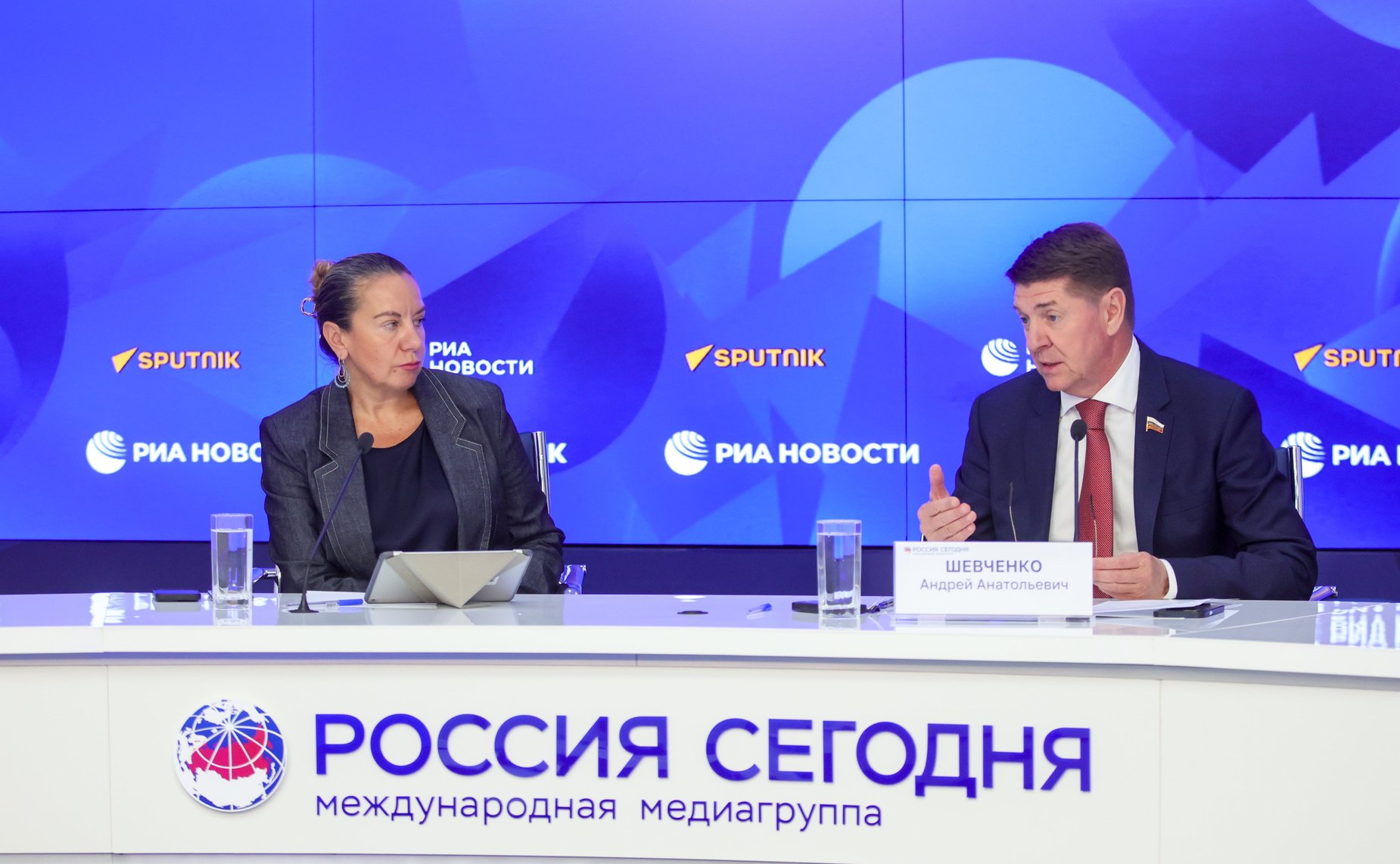 В Пресс-центре «Россия сегодня» состоялась пресс-конференция председателя Комитета СФ по федеративному устройству, региональной политике, местному самоуправлению и делам Севера Андрея Шевченко, посвященная работе Комитета в период весенней сессии