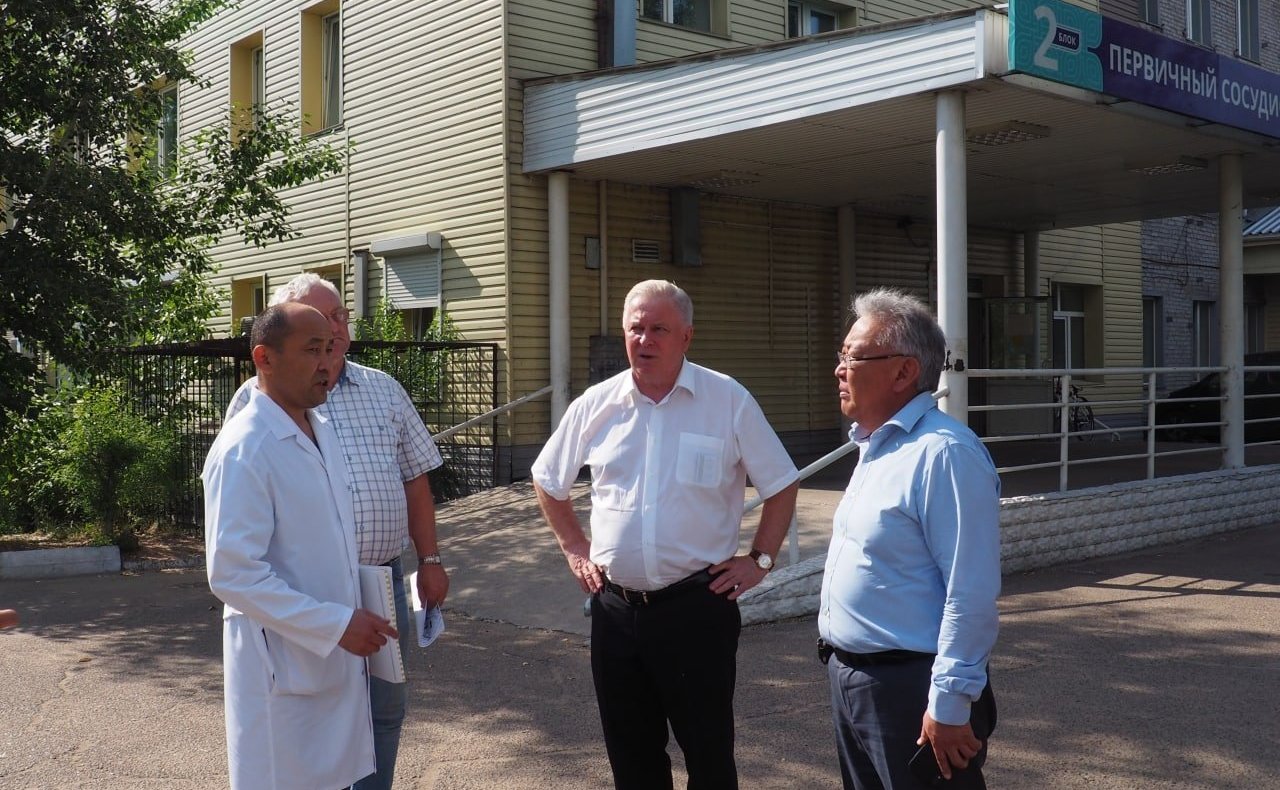 Вячеслав Наговицын обсудил планы по строительству и модернизации социально значимых объектов Бурятии в рамках выполнения Постановления СФ