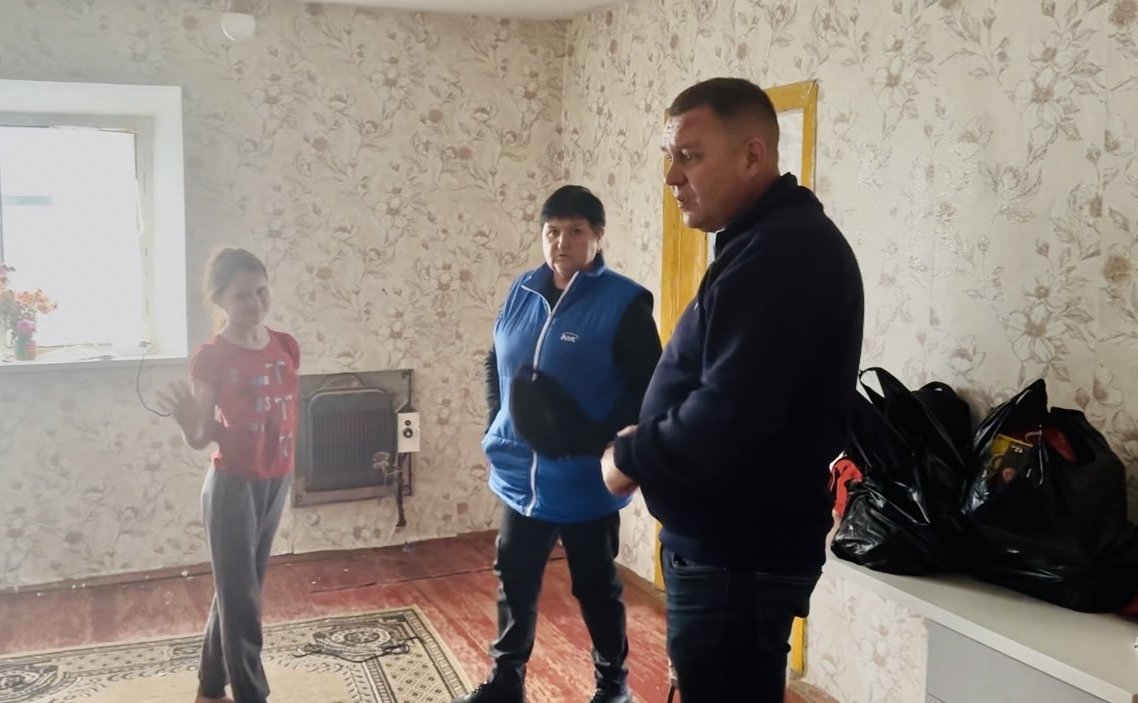 Игорь Кастюкевич посетил многодетную семью из Верхнего Рогачика