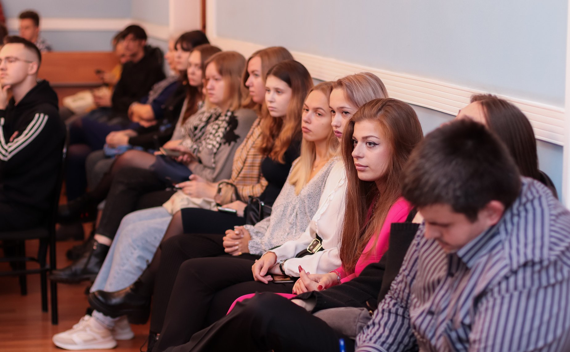 Юрий Воробьев провел встречу с представителями студенческих сообществ и объединений региона на тему «Мир сегодня»