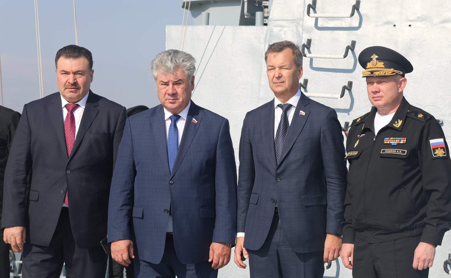 Сенаторы Российской Федерации посетили базу Каспийской флотилии и провели осмотр построенных для военнослужащих многоквартирных домов