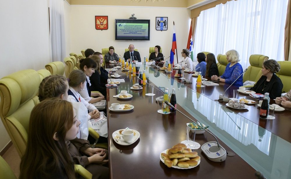 В Законодательном Собрании Новосибирской области наградили победителей VII Всероссийской детской творческой школы-конкурса в сфере развития и продвижения территорий «Портрет твоего края»