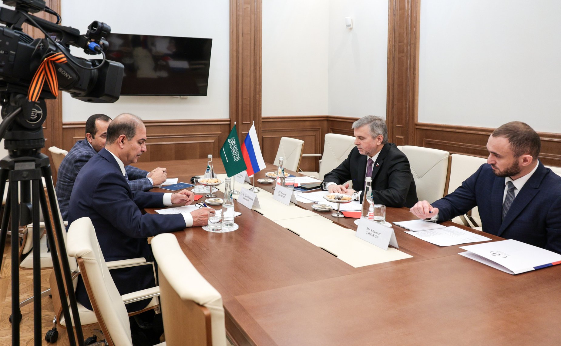 Белан Хамчиев провел встречу с Чрезвычайным и Полномочным Послом Королевства Саудовская Аравия в Российской Федерации