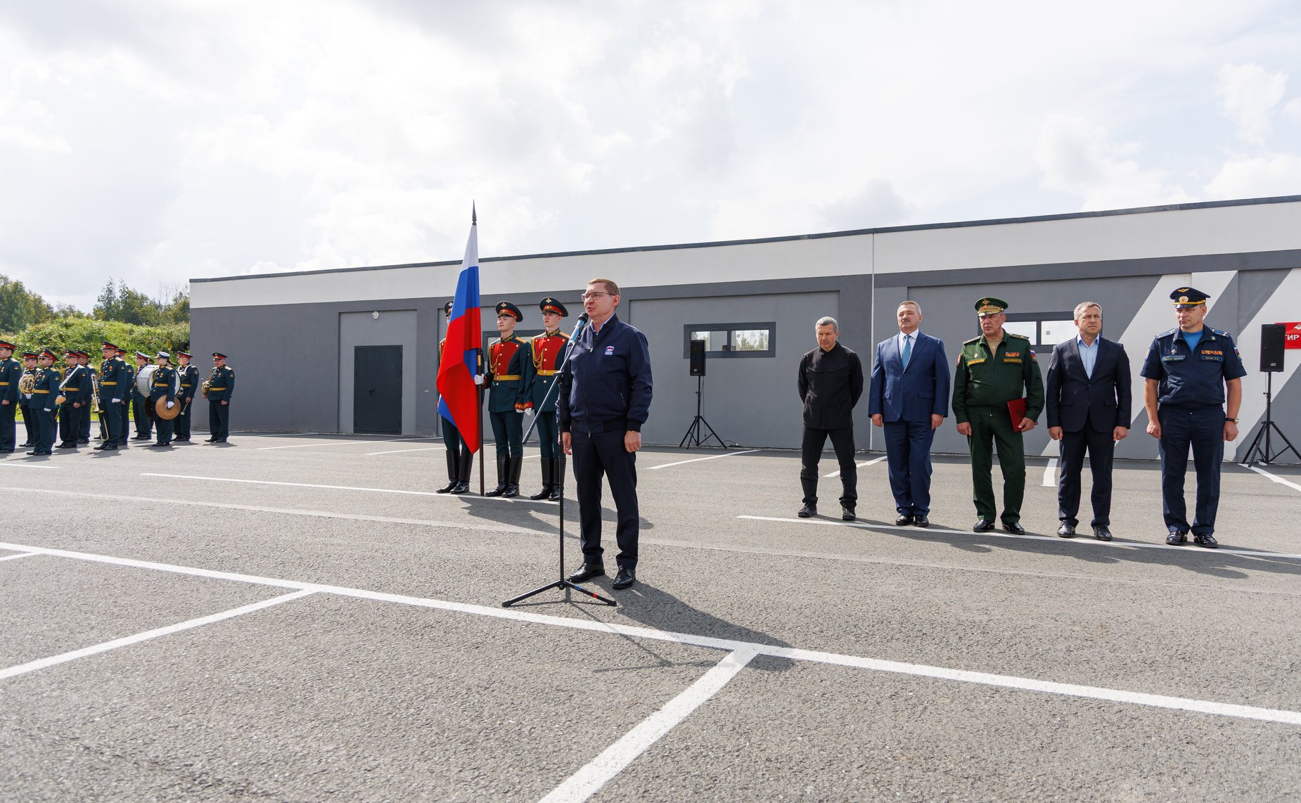 Первый заместитель Председателя Совета Федерации Владимир Якушев в ходе рабочей поездки в Свердловскую область принял участие в мероприятиях, направленных на поддержку участников специальной военной операции и развитие социальной инфраструктуры региона