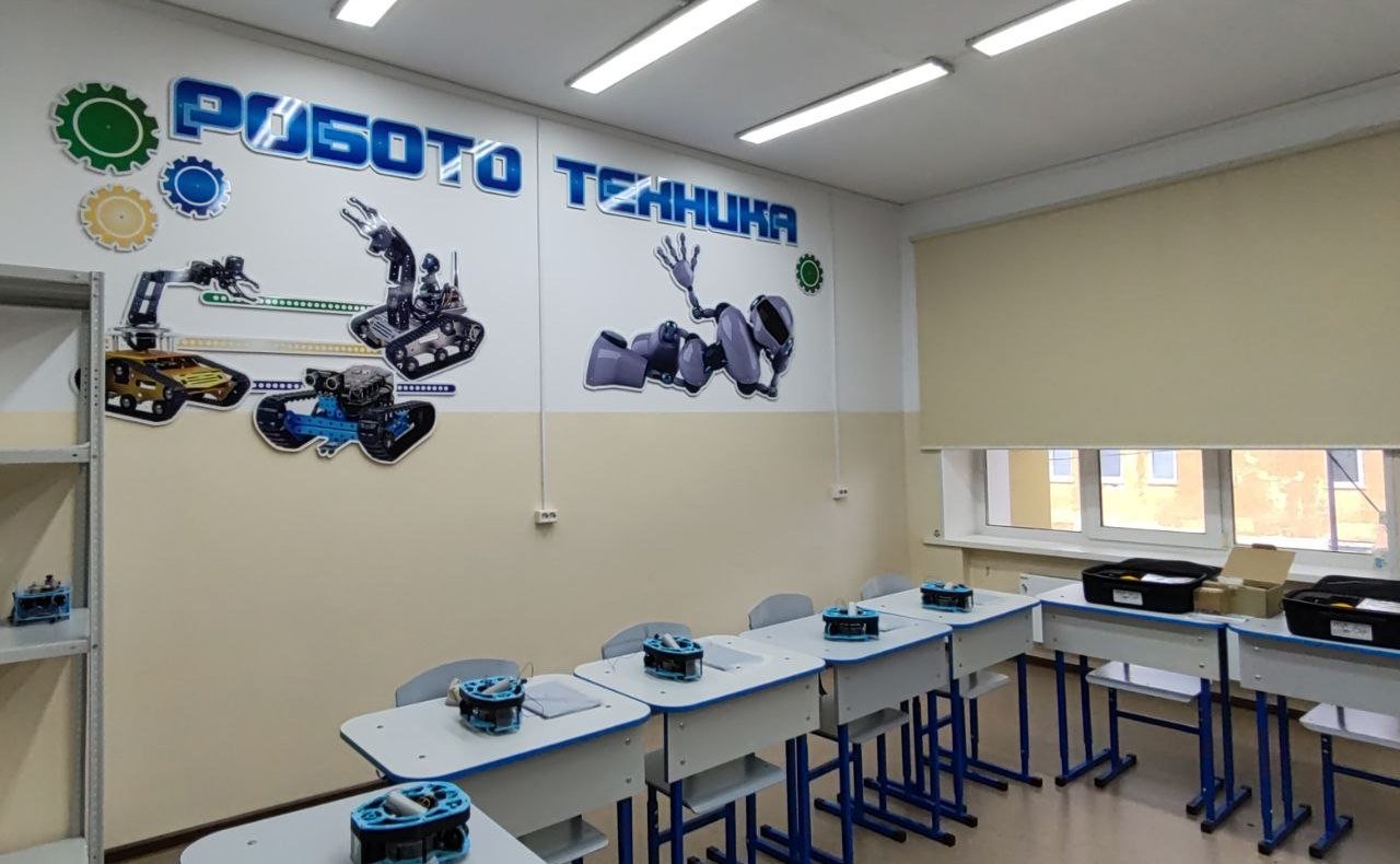 Александр Ролик в День знаний принял участие в торжественной линейке в школе № 39 г. Владивостока