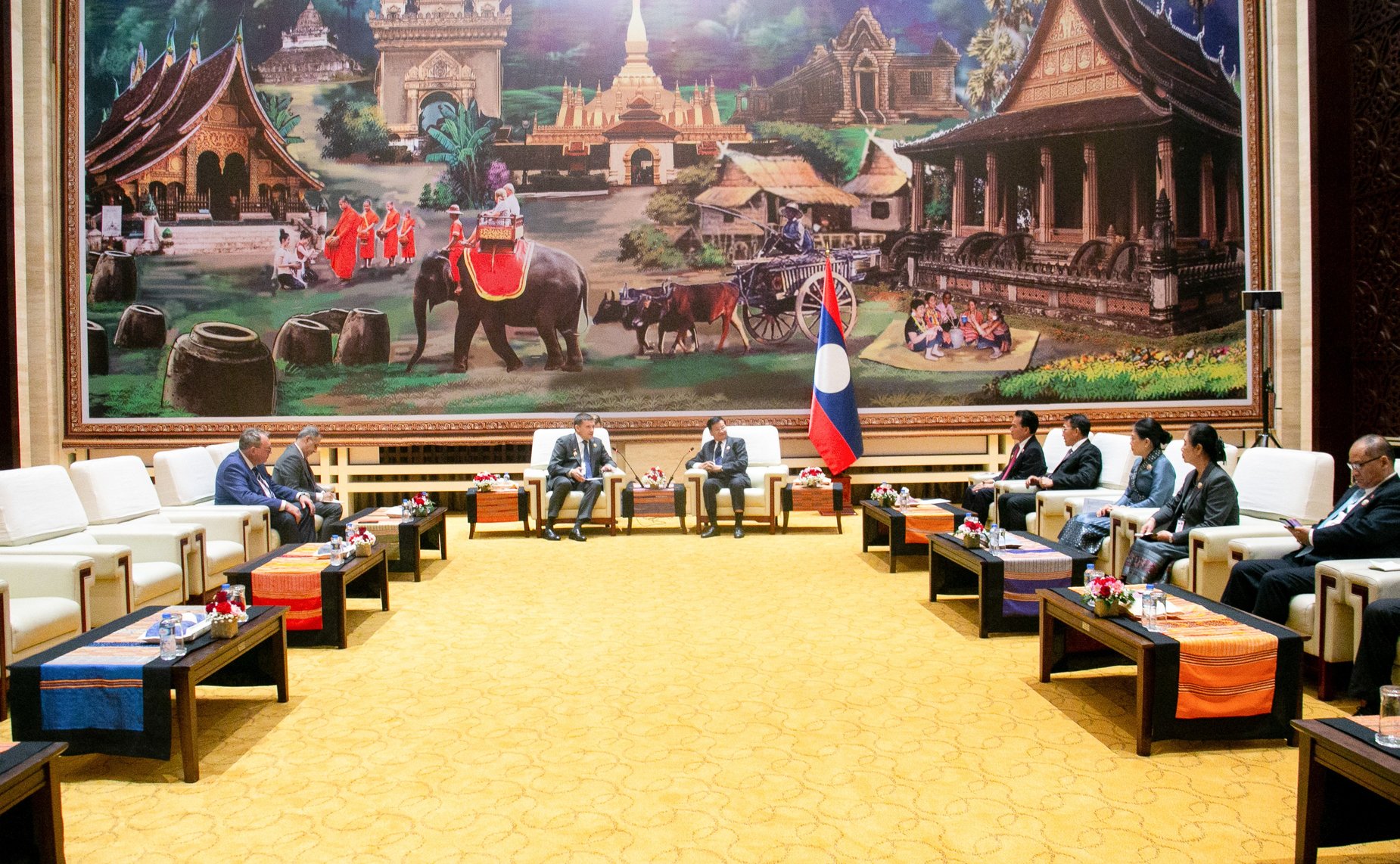 Николай Журавлёв провёл встречу с Президентом Лаосской Народно-Демократической Республики Тхонглуном Сисулитом