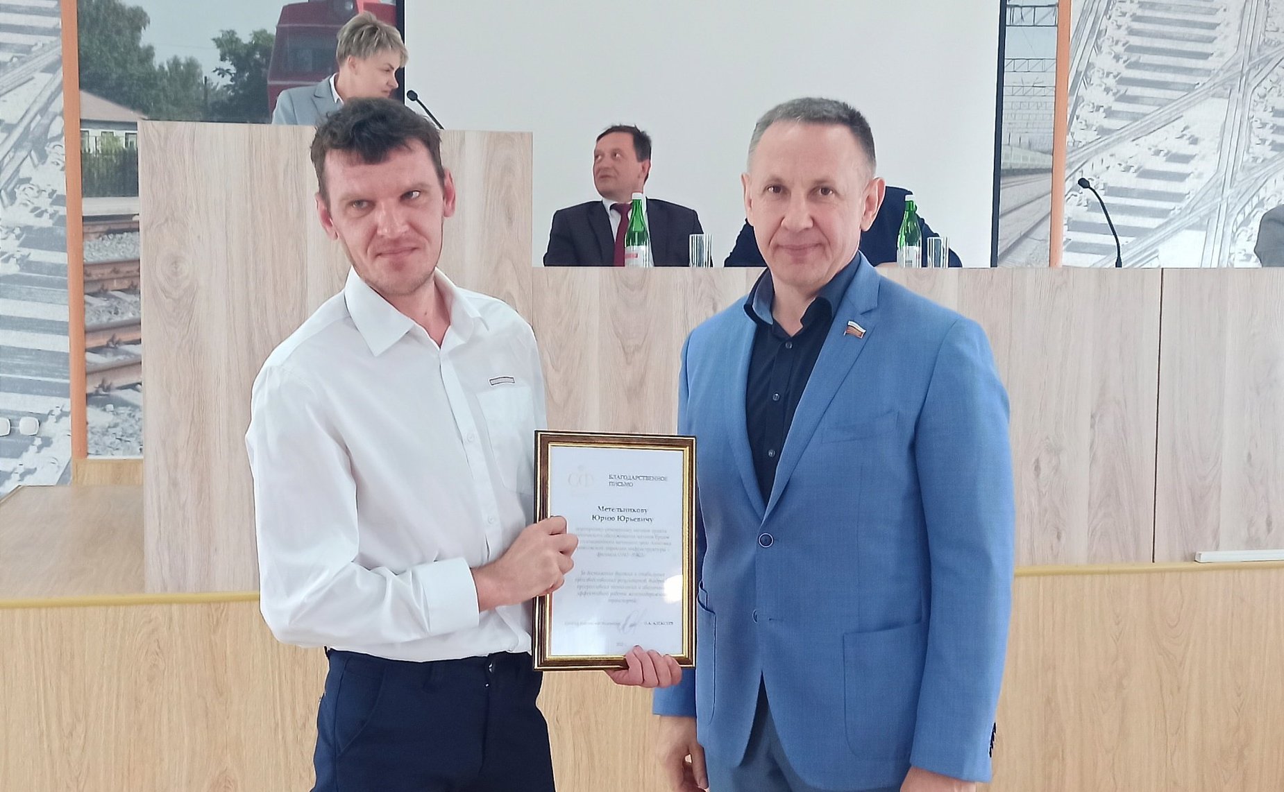 Олег Алексеев вручил благодарственные письма сенатора РФ