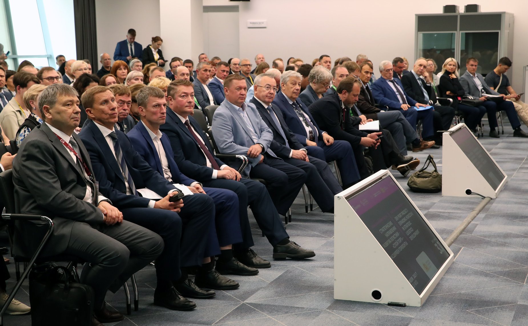 Александр Высокинский выступил модератором экспертной сессии первого дня международной промышленной выставки ИННОПРОМ в Екатеринбурге (фото Руслан Казаков)