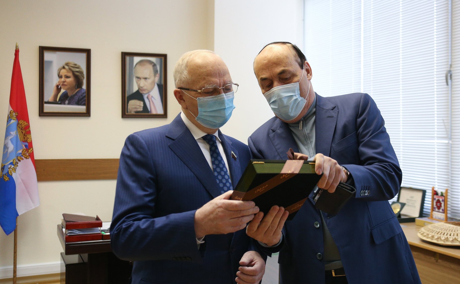 Встреча заместителя председателя Комитета СФ по международным делам Фарита Мухаметшина с постоянным представителем РФ при ОИС Рамазаном Абдулатиповым