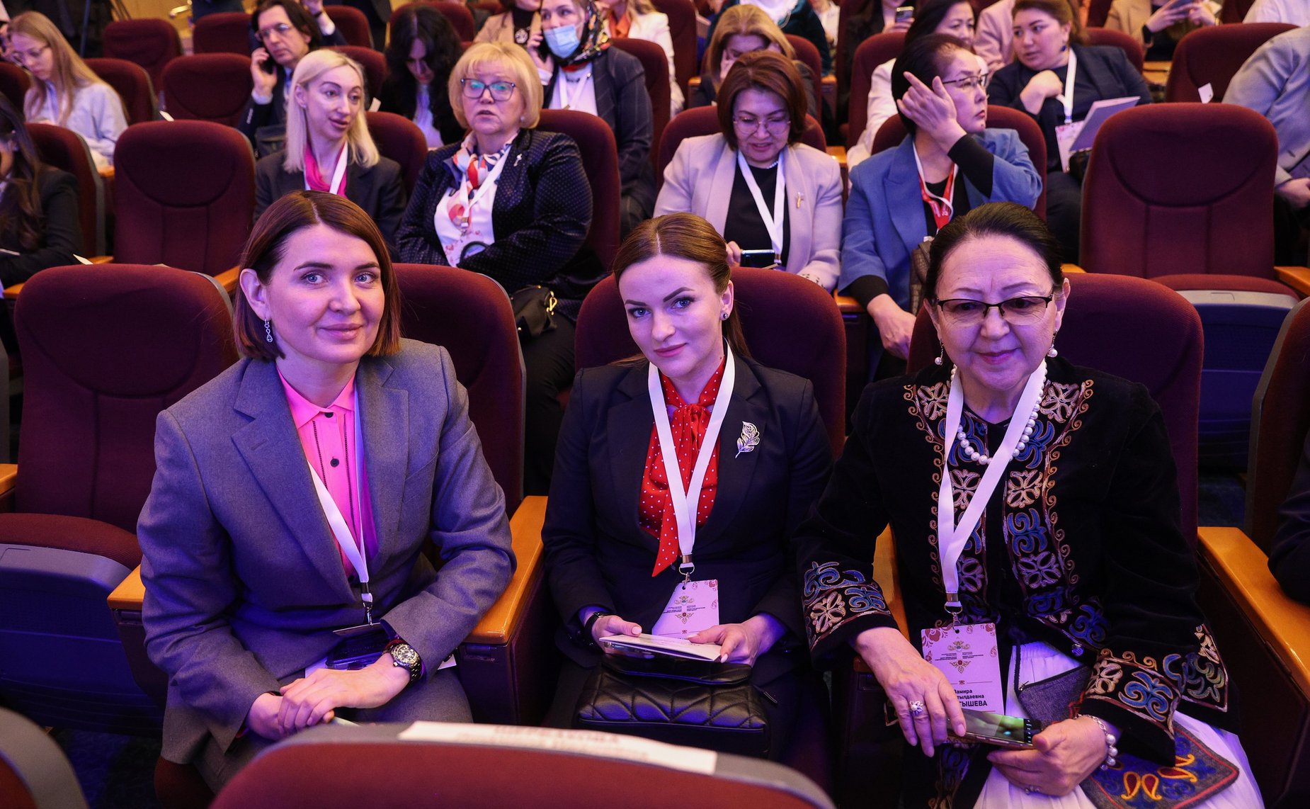 Пленарное заседание Первого Российско-Киргизского женского форума «Диалог женщин России и Кыргызстана во имя будущего»