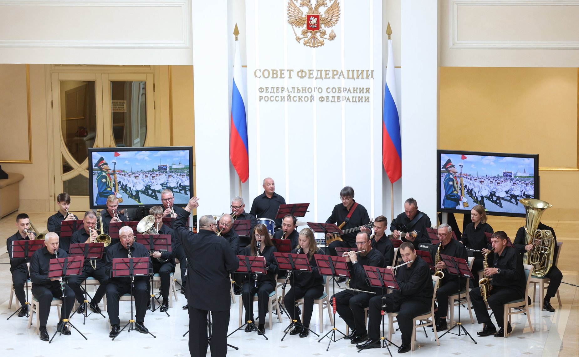 Валентина Матвиенко и Максим Егоров осмотрели выставку, посвященную 150-летию со дня рождения Сергея Рахманинова