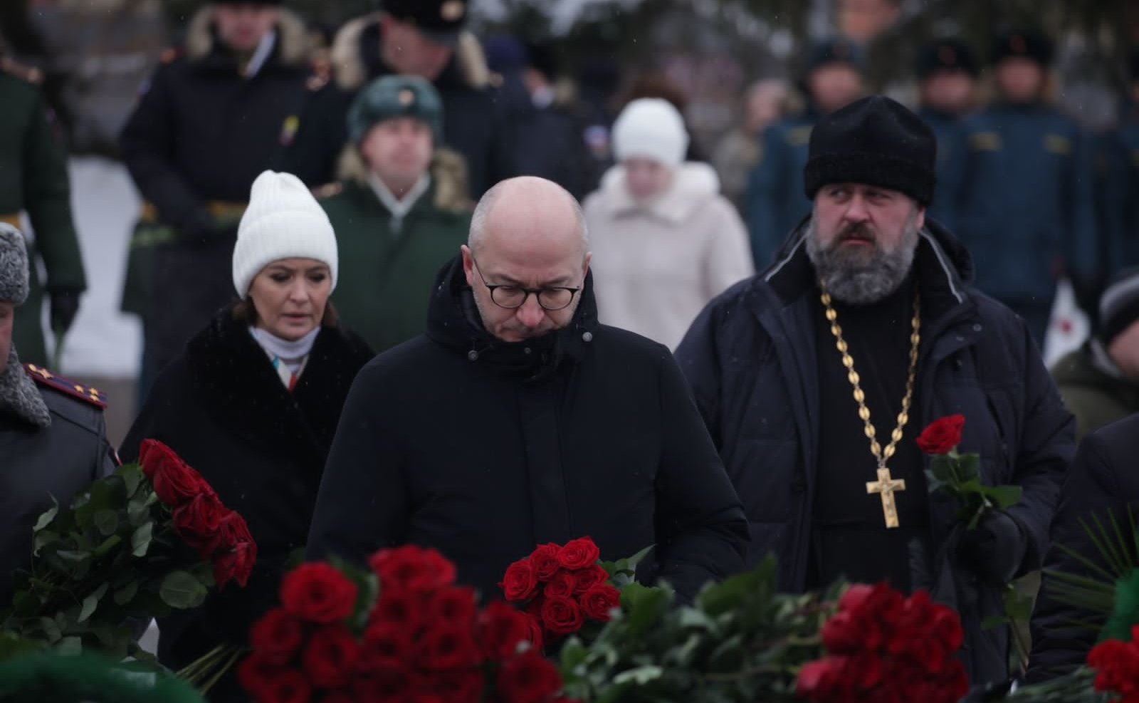 Олег Цепкин принял участие в состоявшейся в регионе церемонии возложения венков к Вечному огню на Аллее Славы