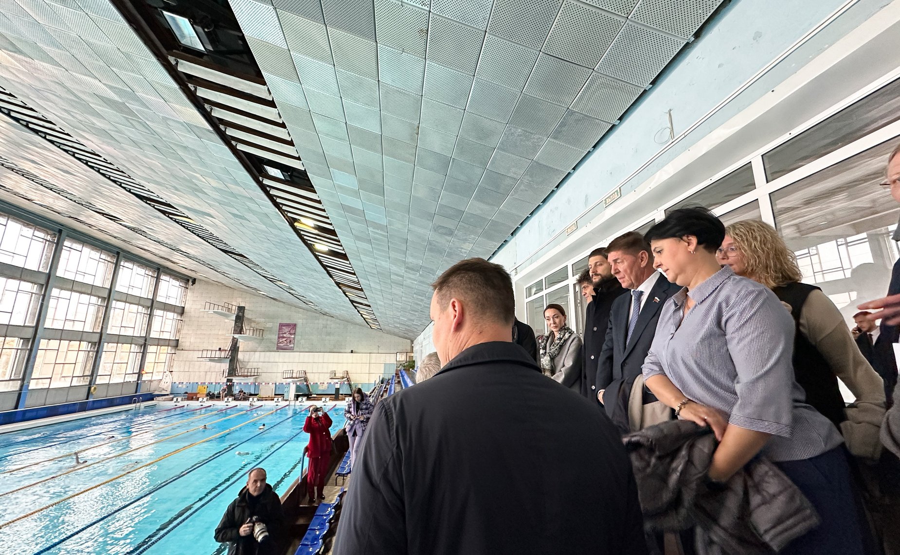 Сенаторы осмотрели плавательный бассейн «Темп»