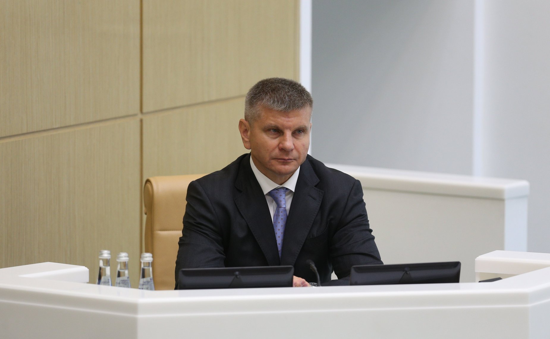 Геннадий Голов