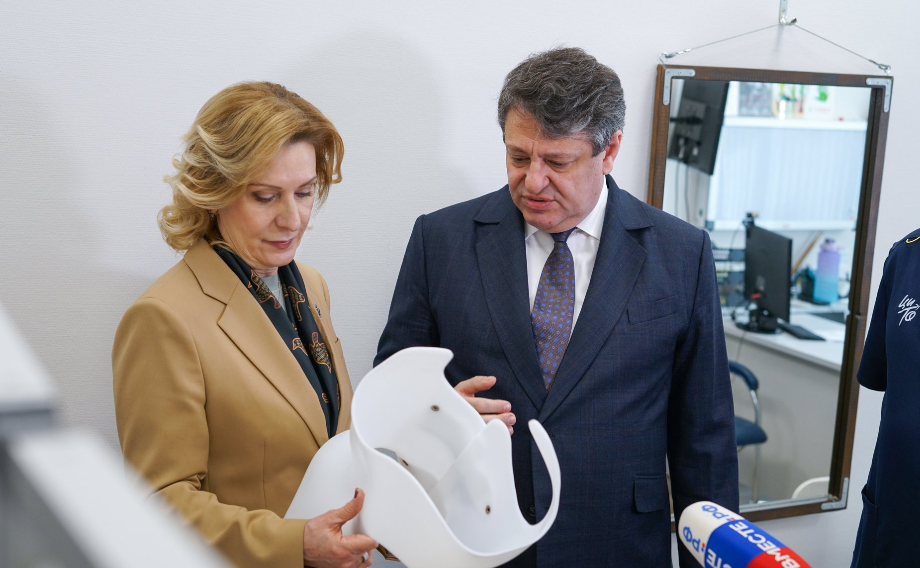 Заместитель Председателя Совета Федерации Инна Святенко посетила производство Центра инноваций в травматологии и ортопедии Ростеха