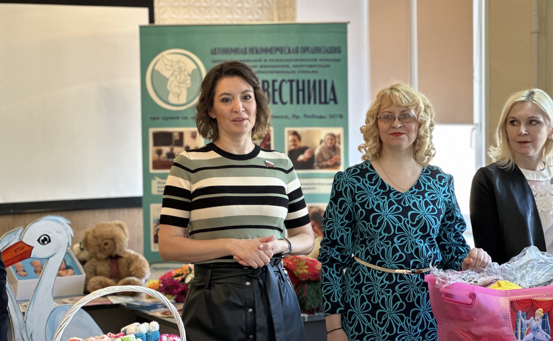 Маргарита Павлова в рамках дней пребывания в регионе вместе с депутатами Челябинской городской Думы и общественными организациями посетила роддом ОГБУЗ № 3