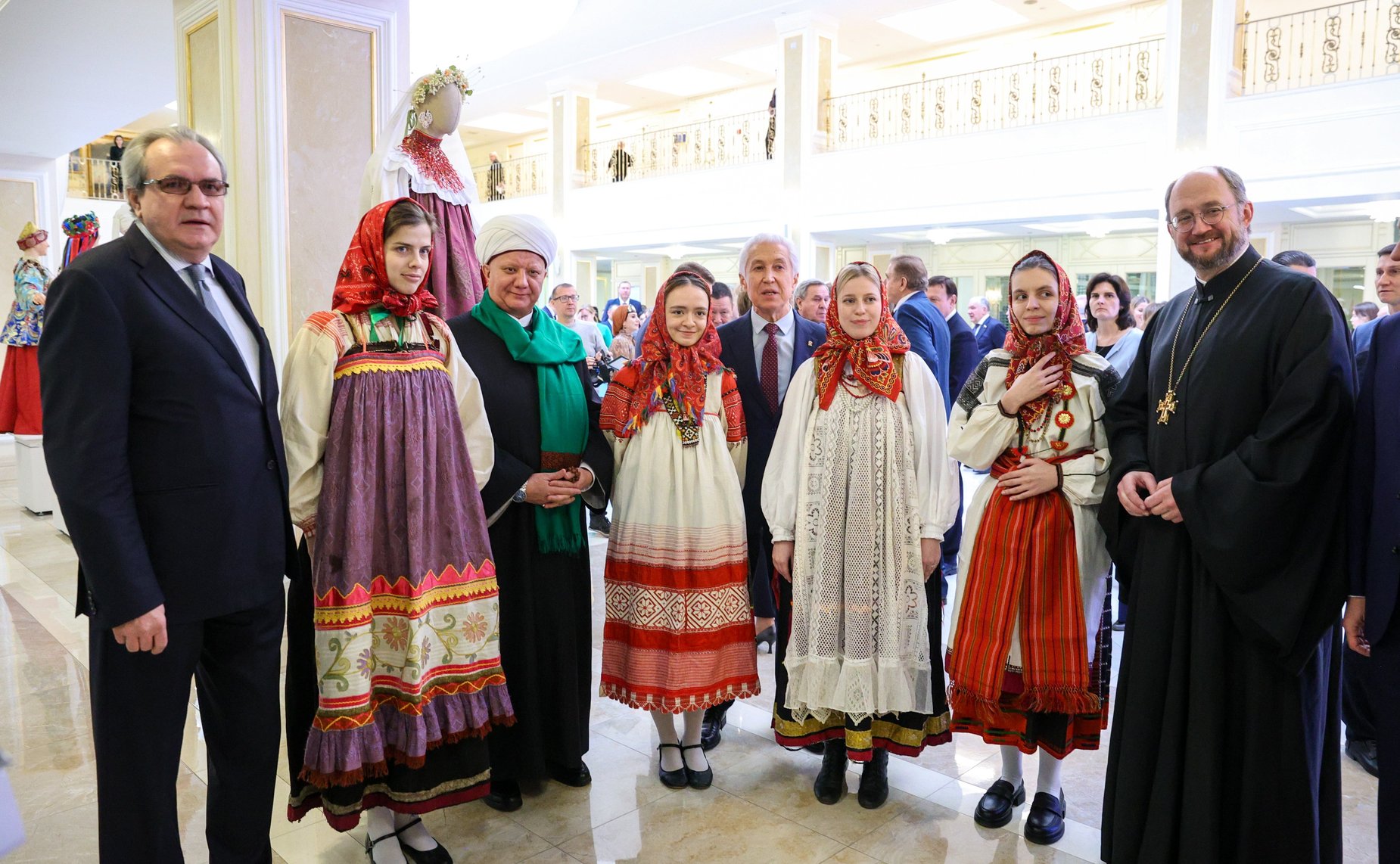 В Совете Федерации открылась выставка «Традиционные женские образы России»