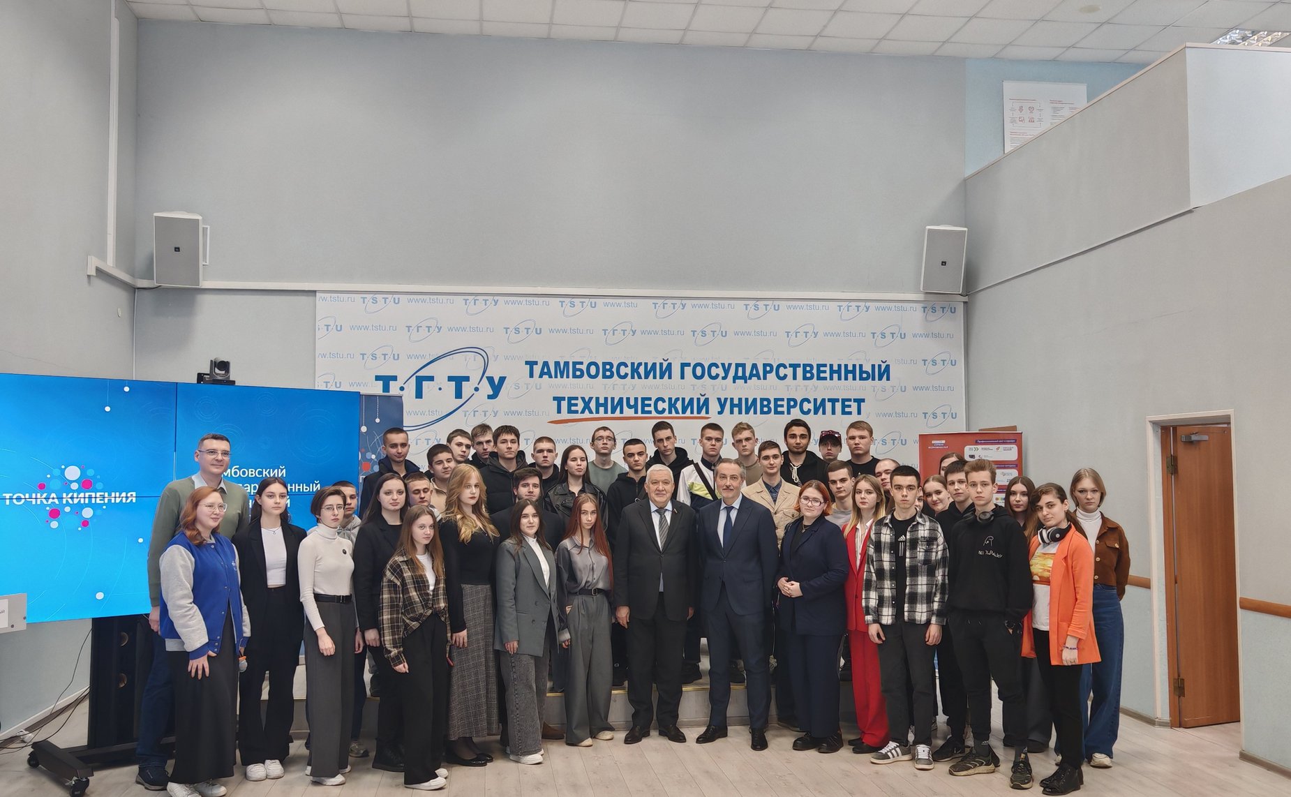 Михаил Белоусов в формате «Диалога на равных» встретился со студентами Тамбовского государственного технического университета и ректором вуза Михаилом Краснянским