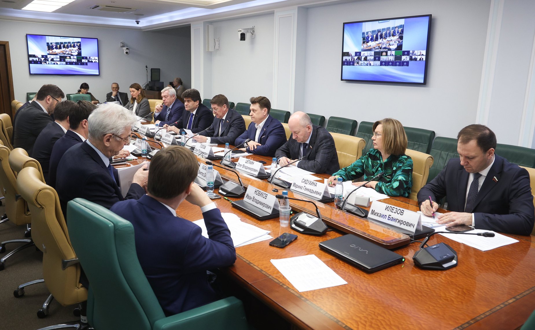 Совещание «Вопросы направления высвобождаемых в результате списания задолженности субъектов РФ по бюджетным кредитам средств на модернизацию жилищно-коммунального хозяйства»