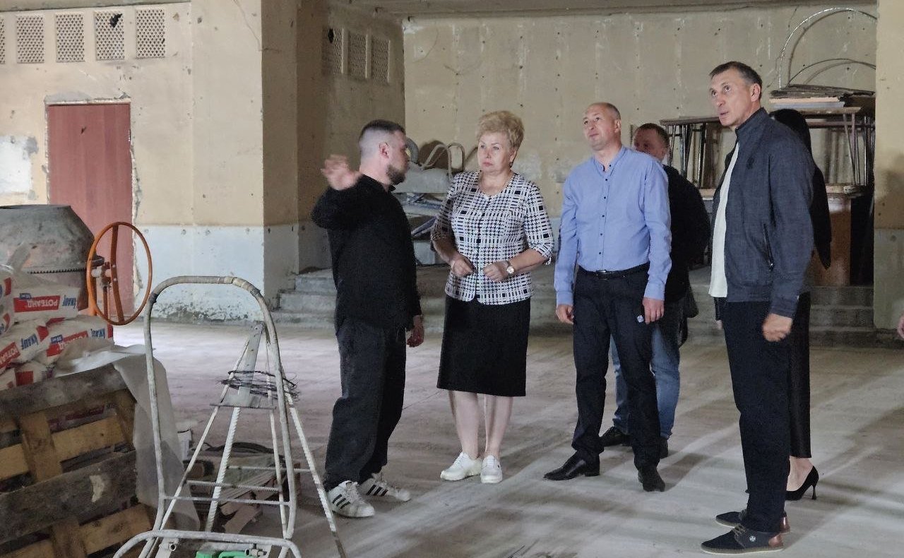 Ольга Бас в рамках поездки в регион посетила Металлистский дом культуры