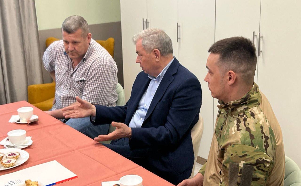 Анатолий Артамонов в рамках рабочей поездки в регион встретился с ветеранами специальной военной операции