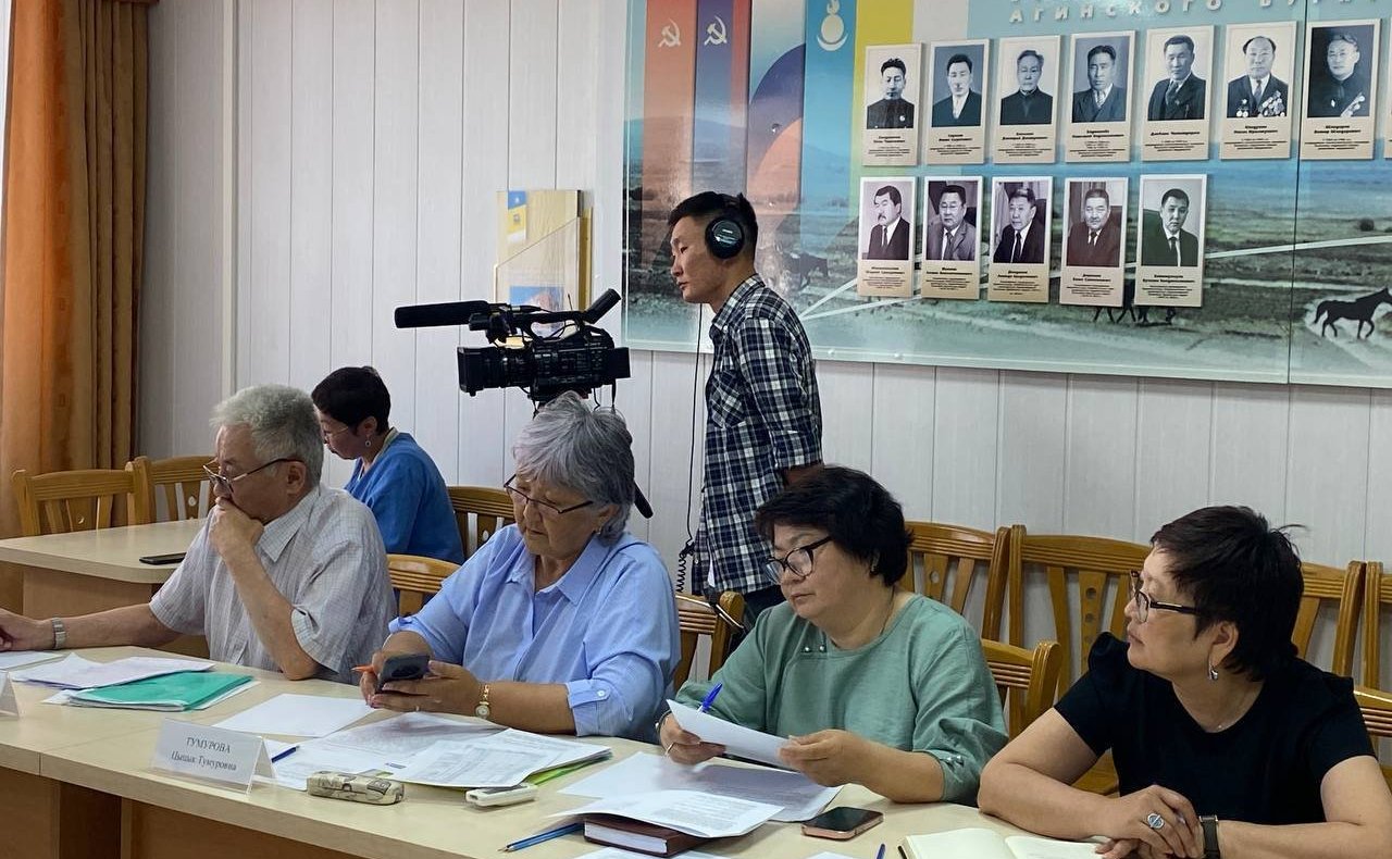 Баир Жамсуев в ходе региональной недели провел рабочие встречи и прием граждан по личным вопросам