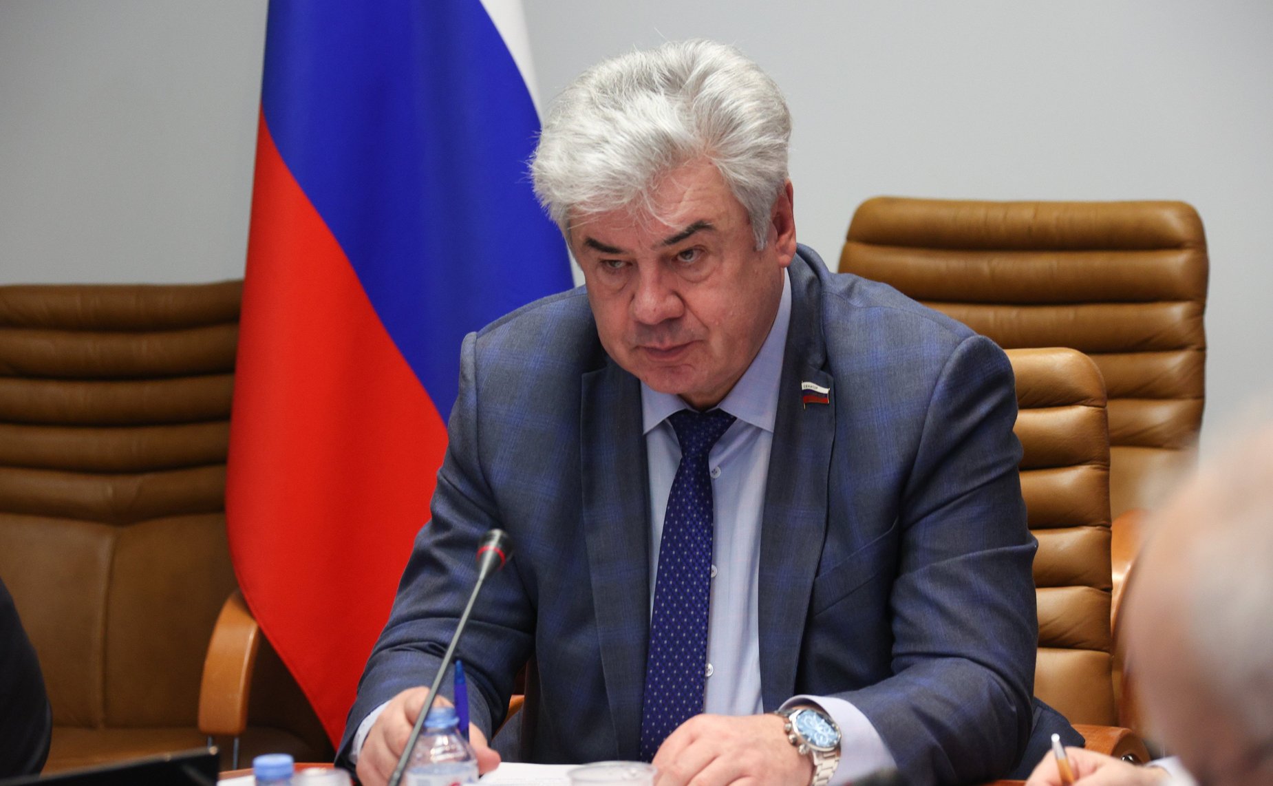 Виктор Бондарев