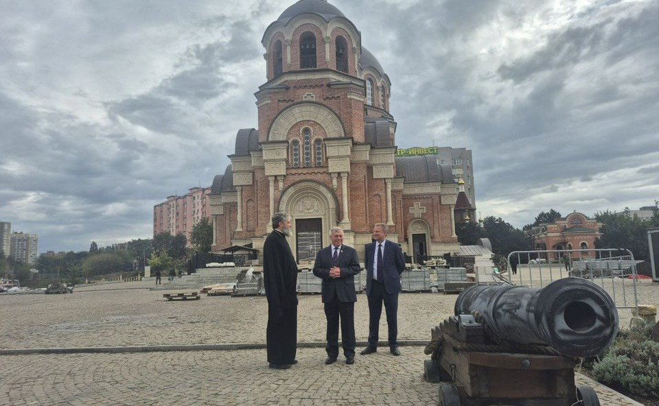 Василий Голубев посетил строящийся в Ростове-на-Дону храм Святого Георгия Победоносца